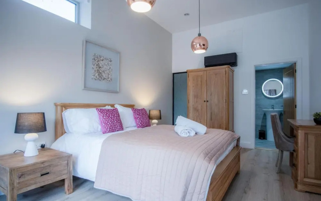Suite 12 - Sleeping Giant Hotel - PEN Y CAE Inn