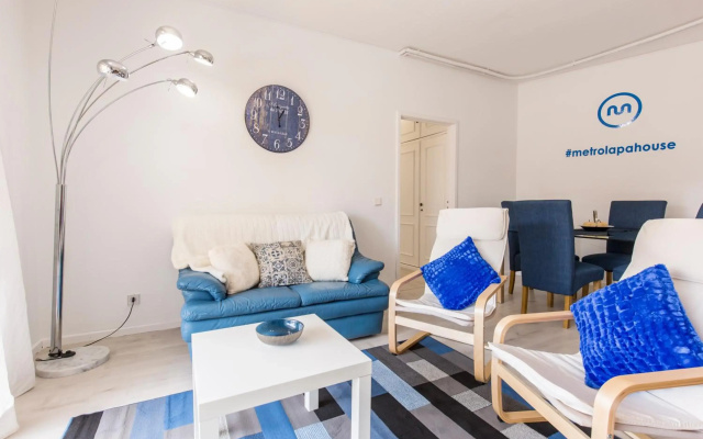 Metro Lapa House with sunny balcony and A/C