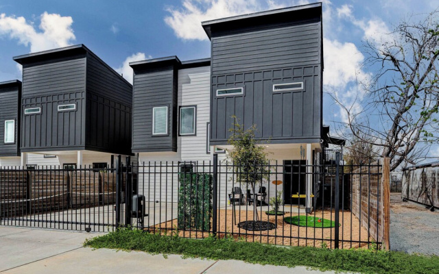 Explore Houston! Pet-friendly Home Near Downtown