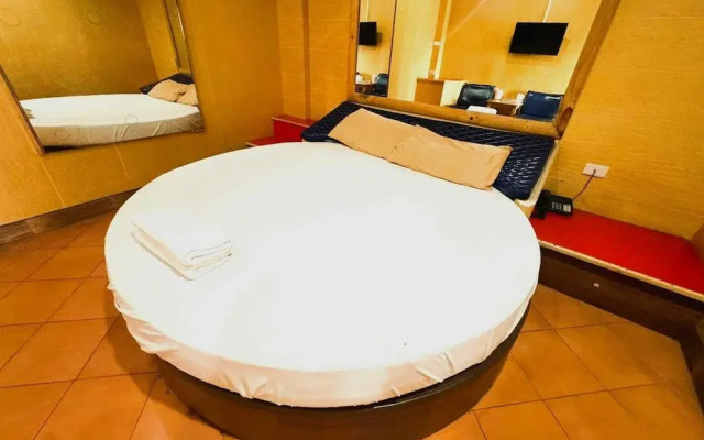 OYO 75583 Fut Fit Fo Fai Inn Hotel
