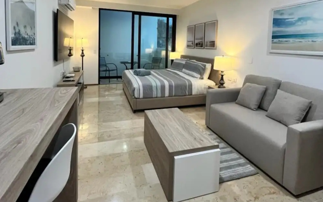 Luxury Sea view Studio on the 5th Av