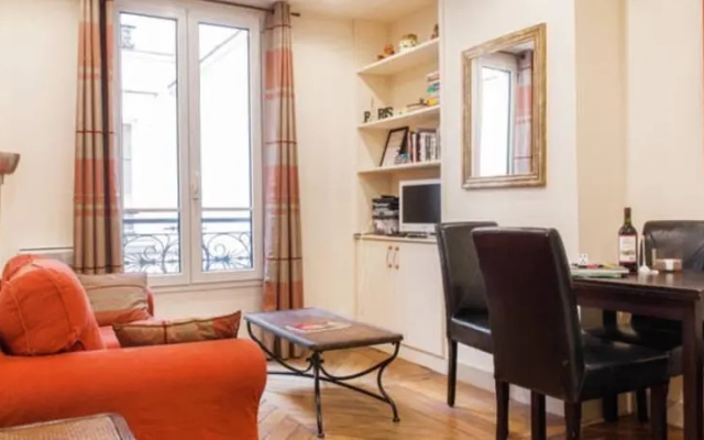 Verneuil-Ten Apartment
