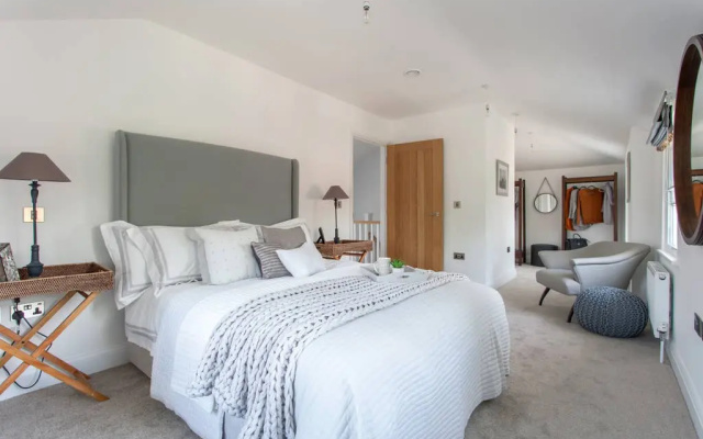 Chic & Luxurious Townhouse - Central Marlow