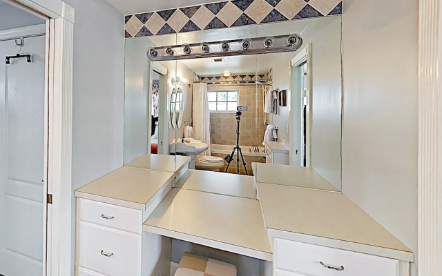 584 Marathon - 3 Br Home