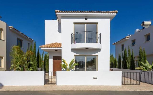 Отель Villa Margarita for Kids Кипр, Протарас - отзывы, цены и фото номеров - забронировать отель Villa Margarita for Kids онлайн вид на фасад