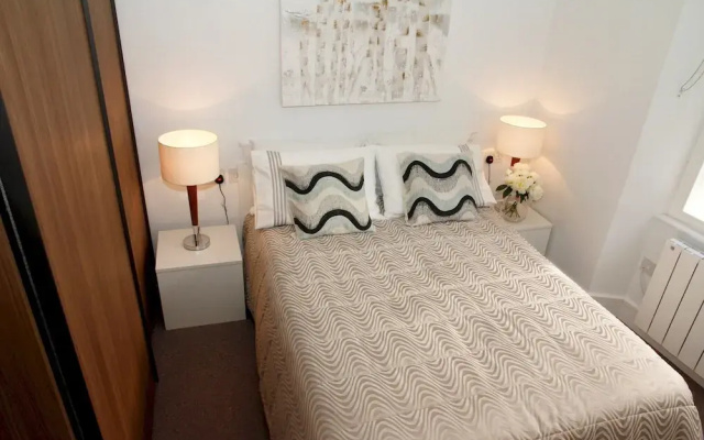 3B Princes Square Luxurious Wonderful Double Bed Apartment