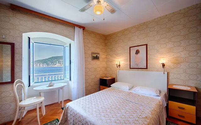 Komiza Provita Guesthouse