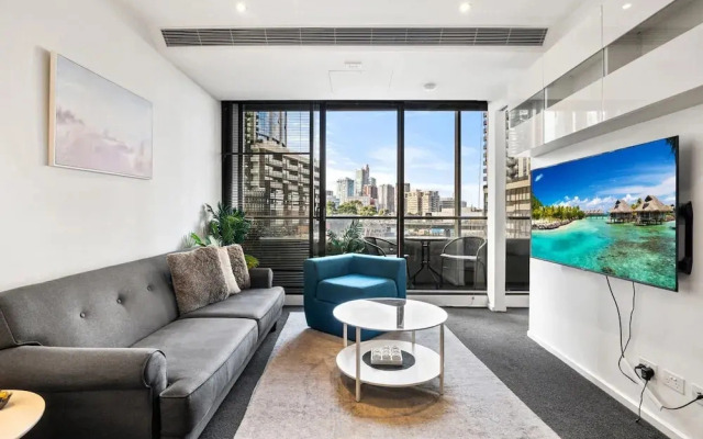 Stylish Southbank 2-bed Flat w/ Balcony