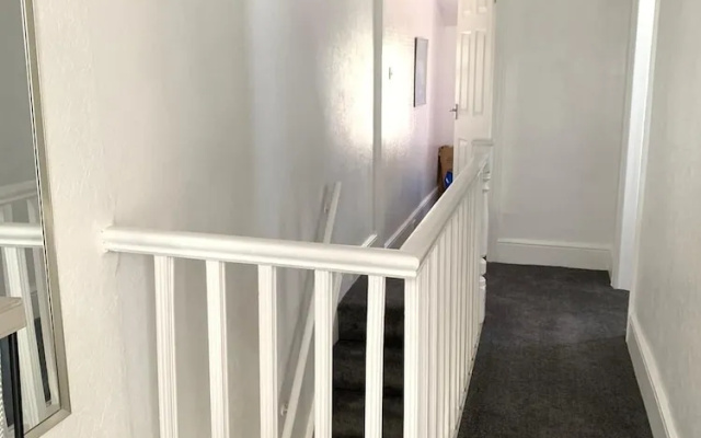 Immaculate 4-Bed House In Blackpool