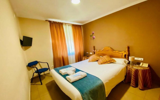 Hostal Valdepeñas by Bossh Hotels