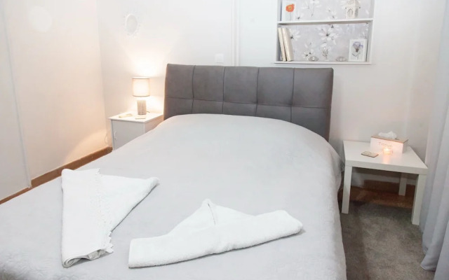 Fabulous Apartment Across Flisvos