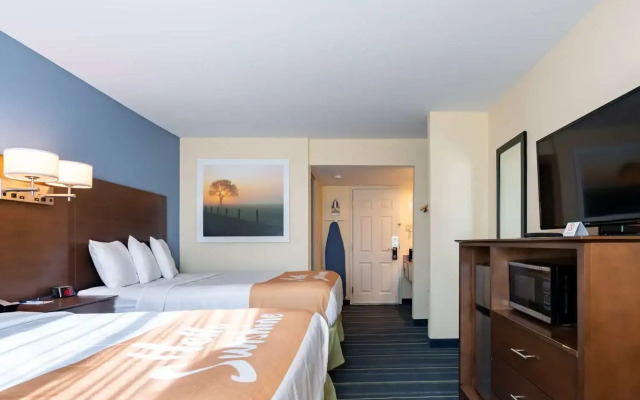 Days Inn by Wyndham Hartford/Closest Downtown