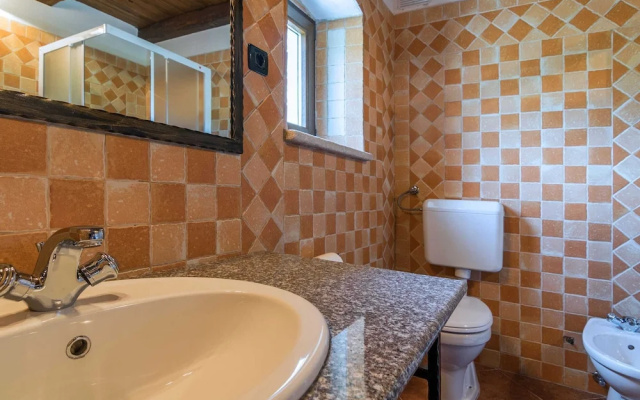 Spacious Villa in Tinjan With Pool