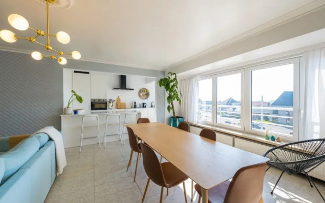 Apartment With 3 Bedrooms Near the sea