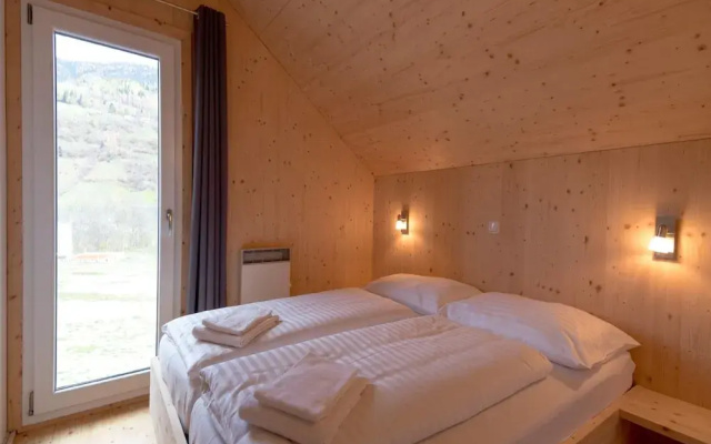 Welcoming Chalet With hot tub