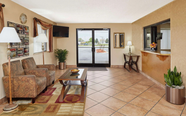 Super 8 by Wyndham Greenville