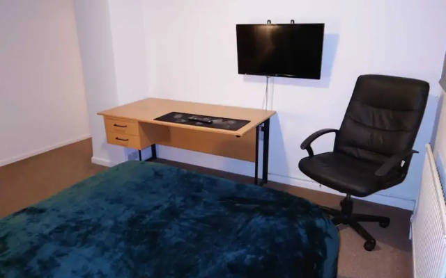 Lovely Rooms in a Quiet Place of Woking