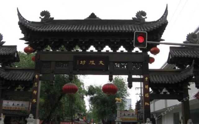 Chengdu Rongcheng Yishe Youth Hostel вид на фасад