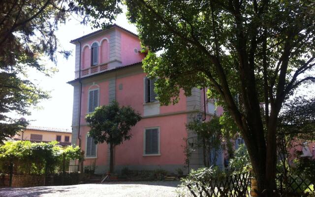 Отель Villa Arianna B&B Лари вид на фасад