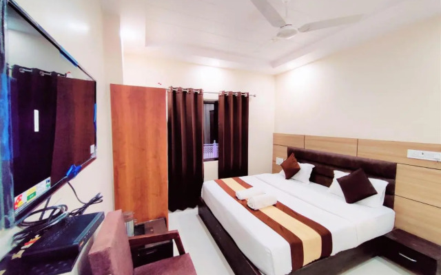 Perfect Stayz Dwarkesh - Near Railway station