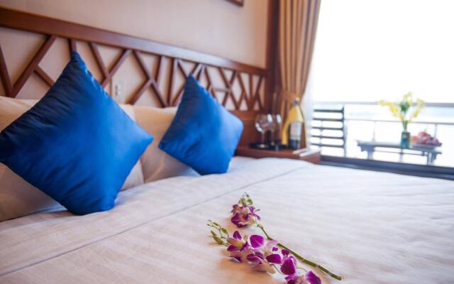 Отель Gray Line Halong Cruise вид на фасад