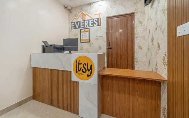 Itsy Hotels Everest Leela Residency