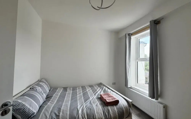 Three Double Rooms in Spacious Home