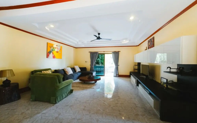 Happy Family Villa2 Phuket Private Pool Villa 5 Bedrooms with Large Kitchen and Garden