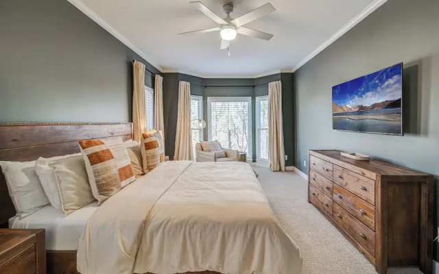 Lux Mountain Home! Golf / Lake/ EV / Game Room