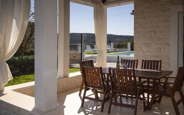Whitestone Villa