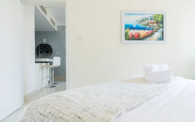 Maison Privee - Luxury Urban Retreat w/ Burj Khalifa Views