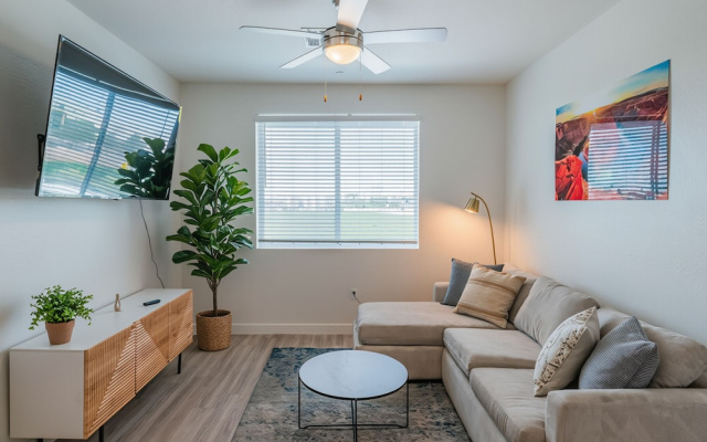 Sleek Stay 4mins to State Farm Stadium