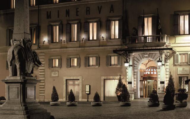 Grand Hotel De La Minerve вид на фасад