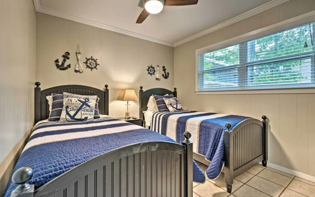 Ocean Springs Getaway - Walk to Beach & Downtown!