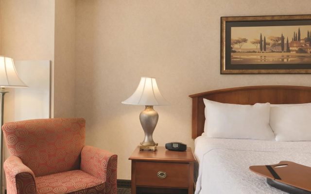 Hampton Inn & Suites Kansas City-Country Club Plaza