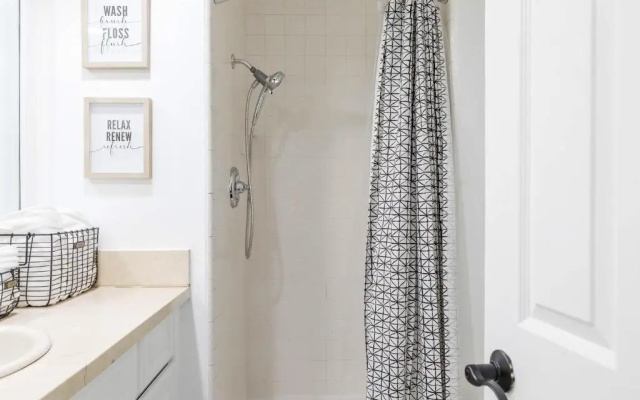 Spacious Guest Studio with Private Entry