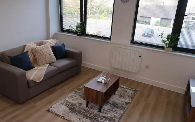 Cosy Apartment in Old Trafford With Parking Space