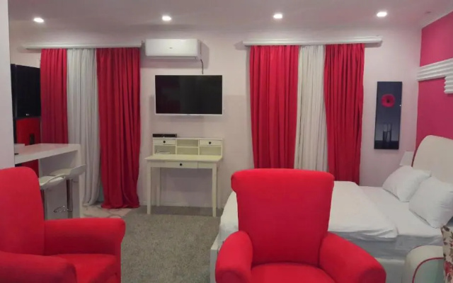 Pink Apartment near Airport