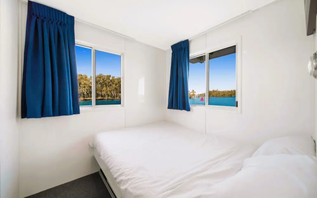 Coomera Houseboats