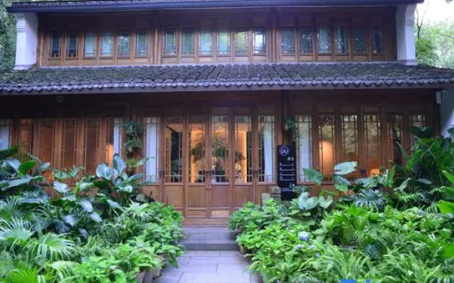 Vallie Hotel