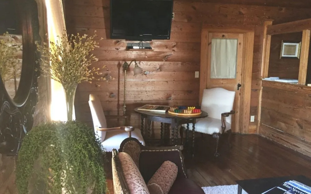 Hico's Upstairs Inn