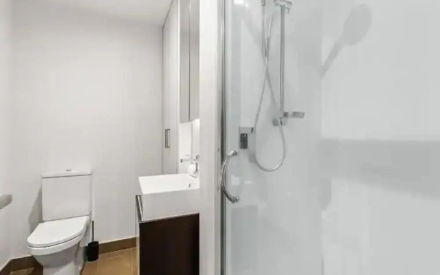 Stylish Central City 1-Bedroom With Patio