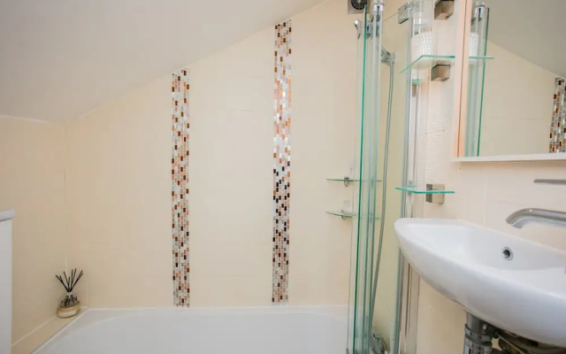 1 Bedroom Flat With Roof Terrace