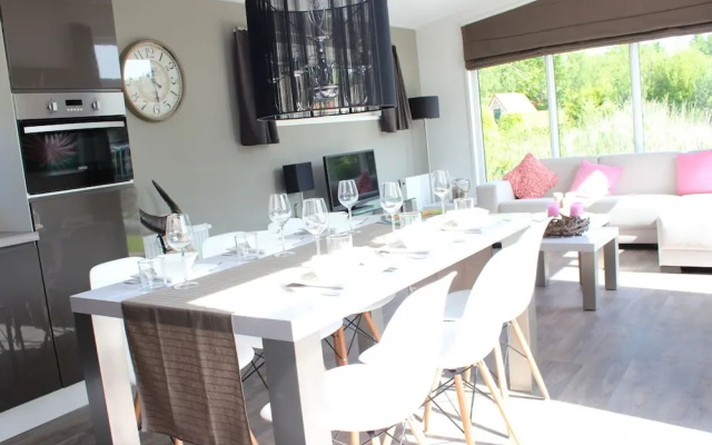 Modern Chalet Near Brunssummerheide