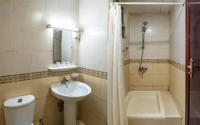 Отель Oyo 156 Al Reem Hotel Apartments