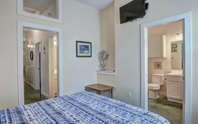 Family friendly Parrotdise Home in Pirates Bay by Redawning