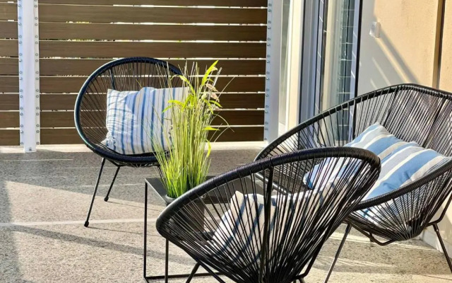 "new Retropolitan Club - Luxstay apt With Terrace In Patras"