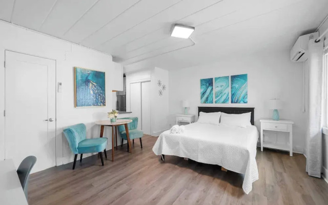 Chic City Retreat 93A Sleeps 2