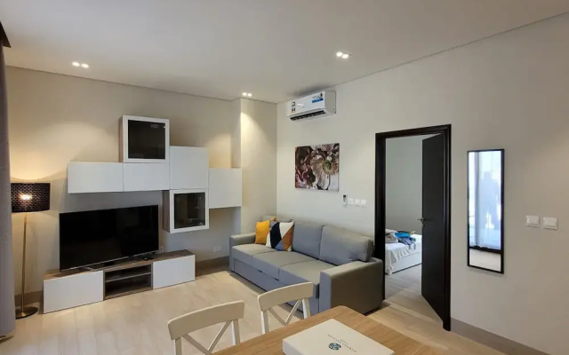 Chic 1-bedroom With Pool View