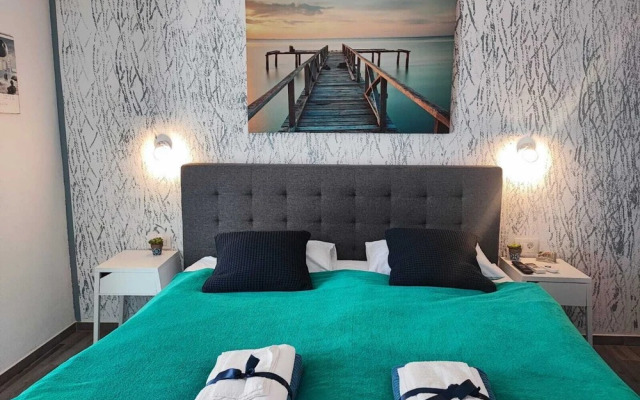 Pop Villa Sleeps 3 With Pool